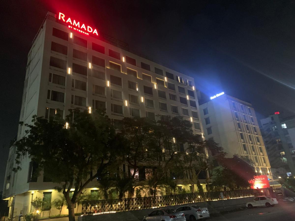 מלון Ramada By Wyndham Jaipur North מראה חיצוני תמונה