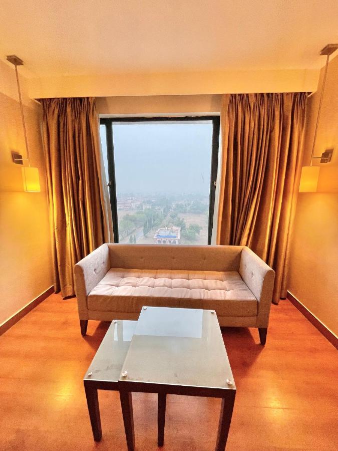 מלון Ramada By Wyndham Jaipur North מראה חיצוני תמונה