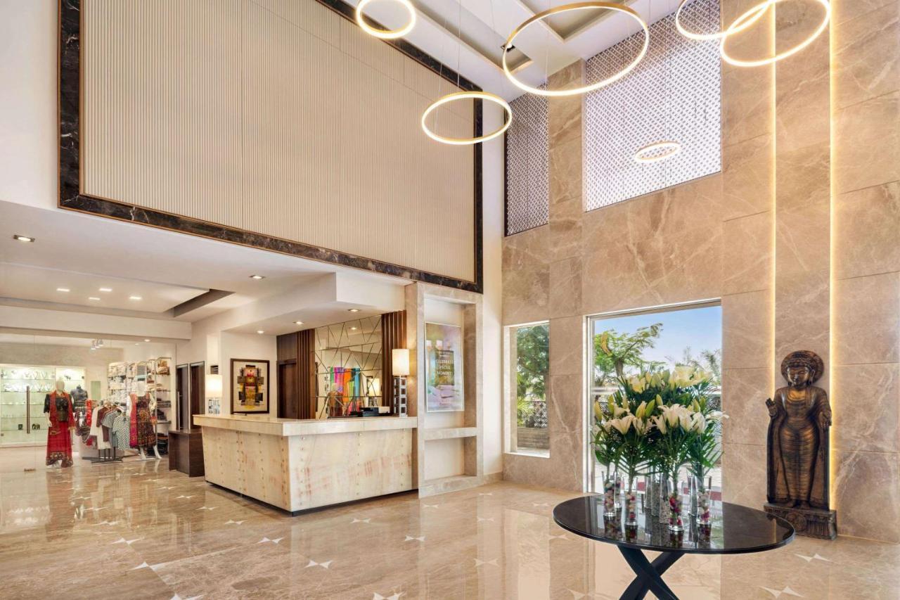 מלון Ramada By Wyndham Jaipur North מראה חיצוני תמונה