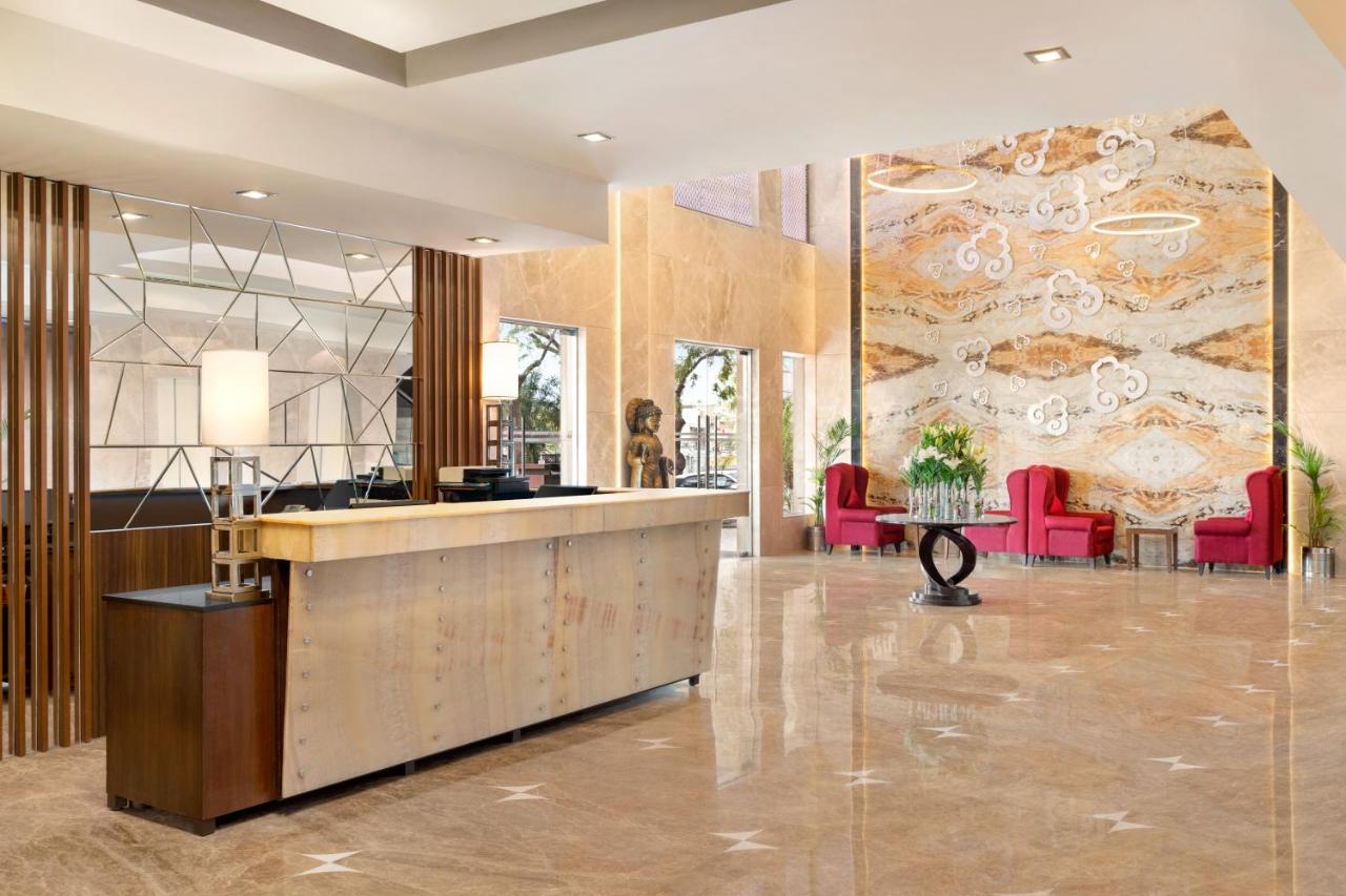מלון Ramada By Wyndham Jaipur North מראה חיצוני תמונה