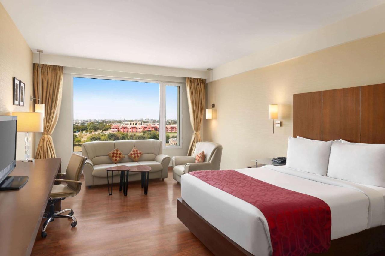 מלון Ramada By Wyndham Jaipur North מראה חיצוני תמונה