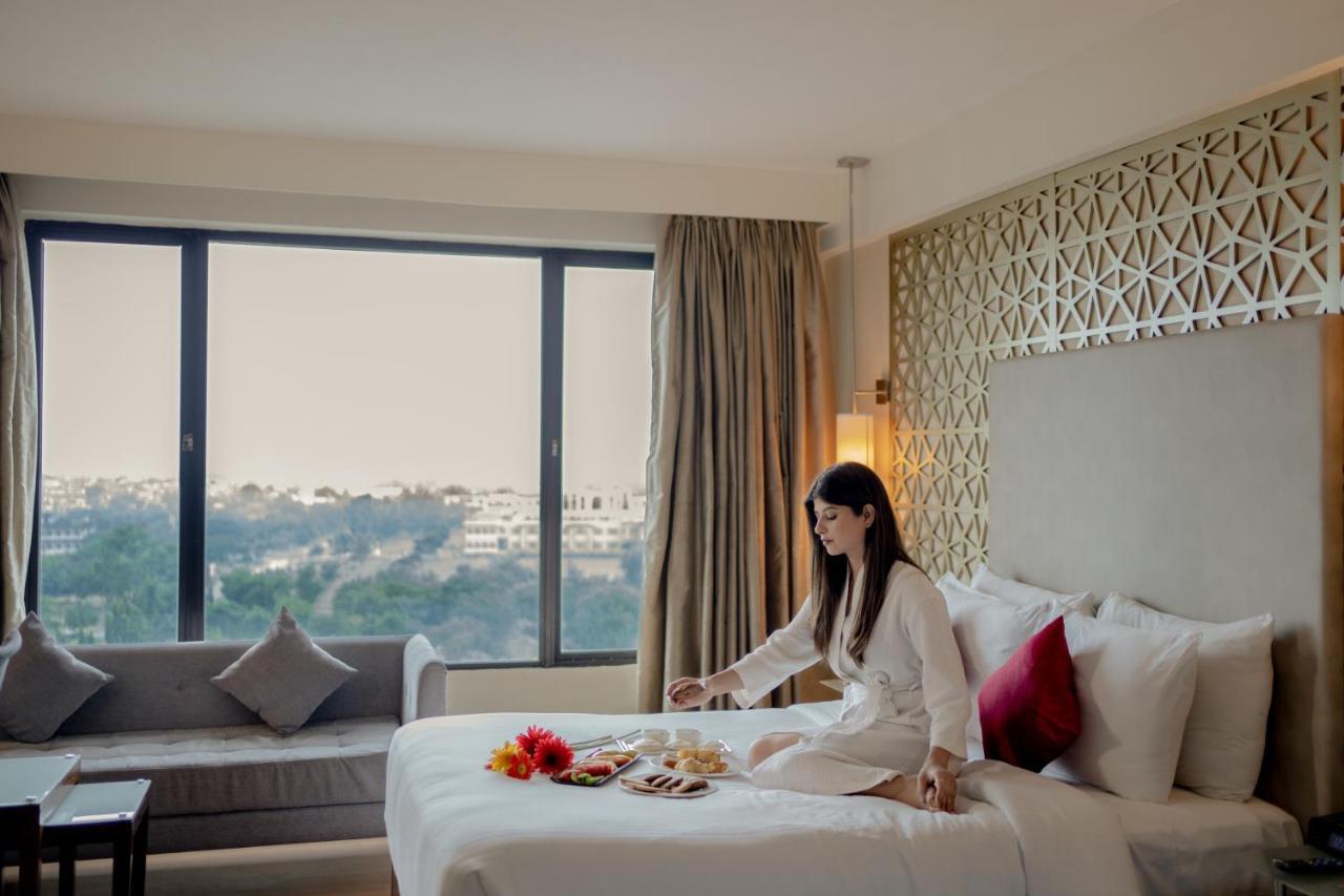 מלון Ramada By Wyndham Jaipur North מראה חיצוני תמונה