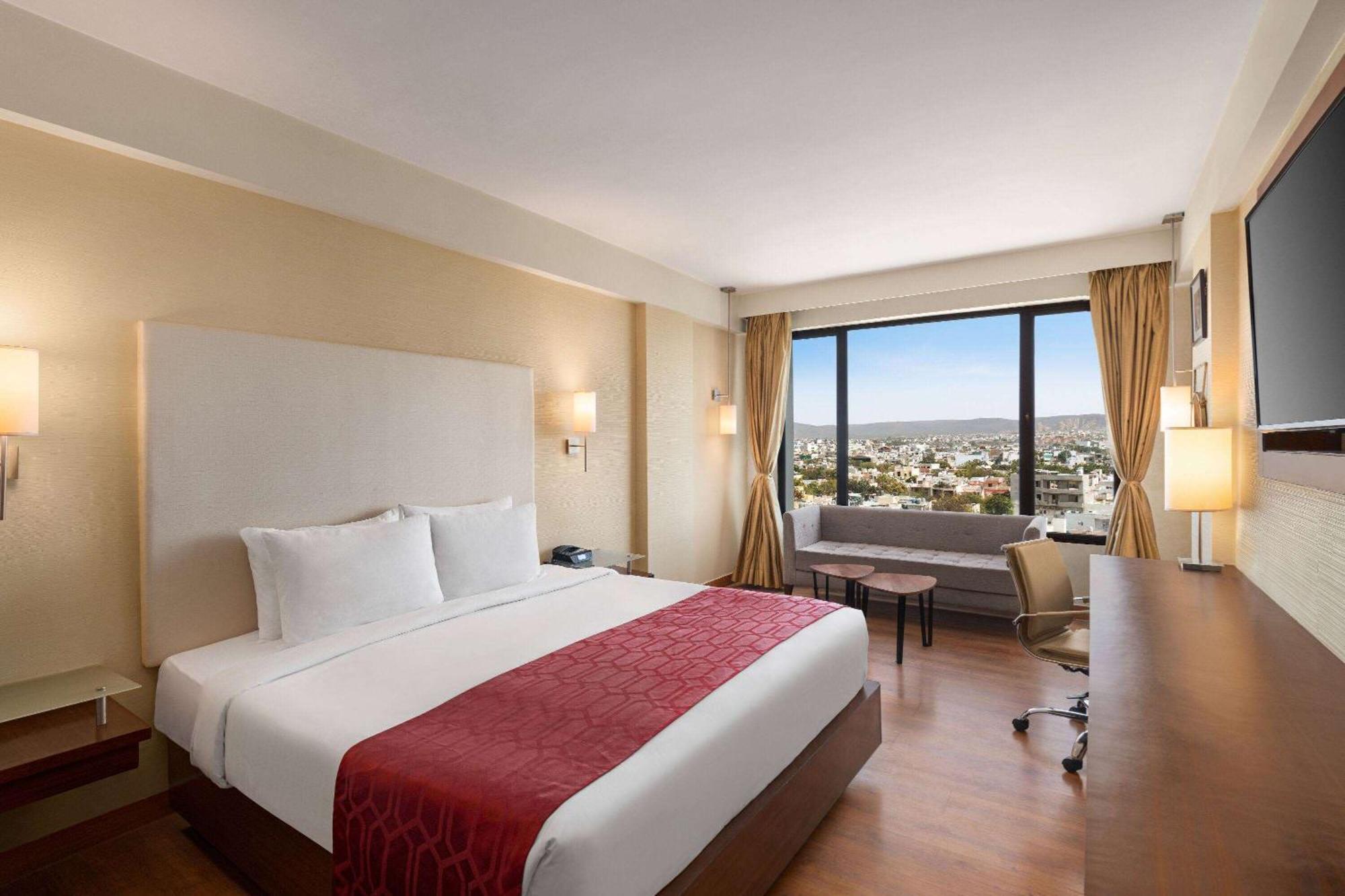 מלון Ramada By Wyndham Jaipur North מראה חיצוני תמונה