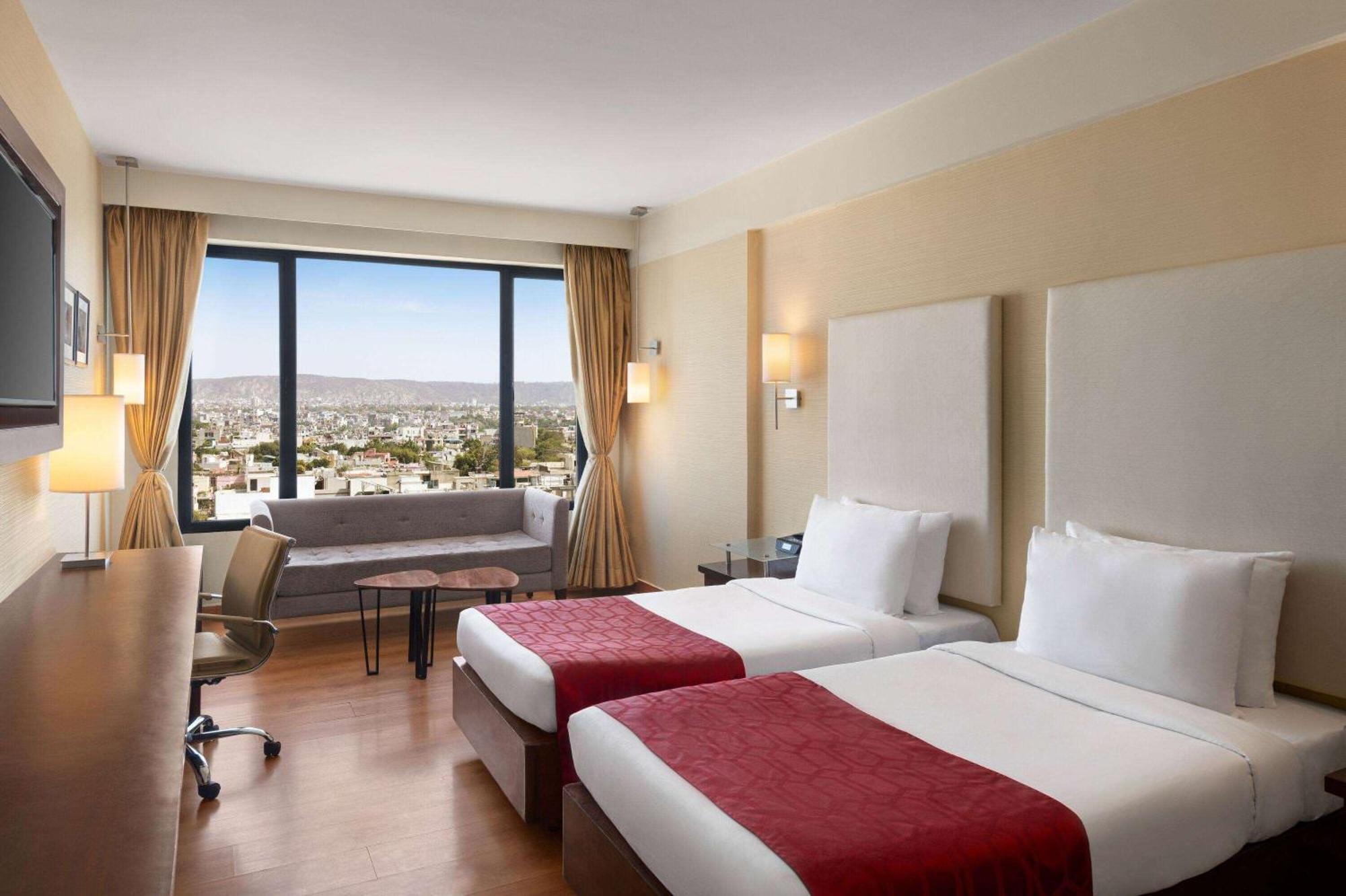 מלון Ramada By Wyndham Jaipur North מראה חיצוני תמונה